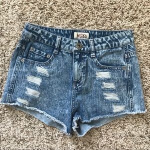 Distressed high-waisted shorts!